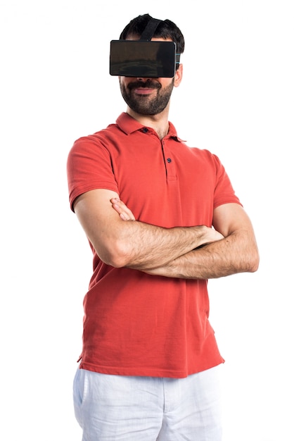 Hermoso hombre con gafas VR