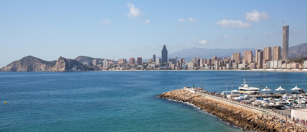 El hermoso horizonte de Benidorm, España