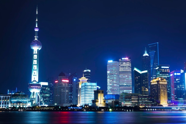 Foto hermoso horizonte de shanghai pudong en la noche