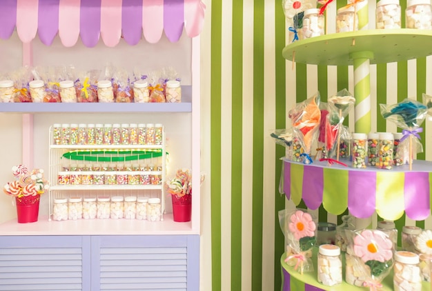 Hermoso interior de tienda de dulces