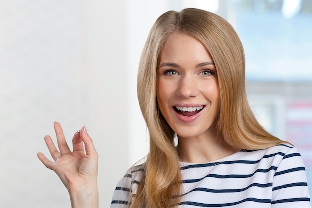 Hermoso, joven, mujer sonriente