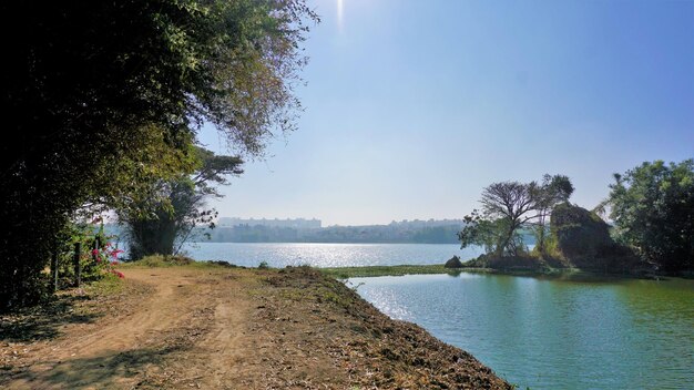 Hermoso lago BTM o Madiwala de Bangalore por la mañana con cielo despejado El mejor lugar para relajarse para los bengalurios