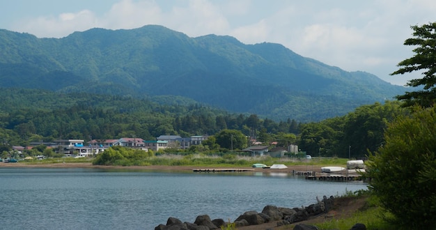 Hermoso lago y montaña en Japón