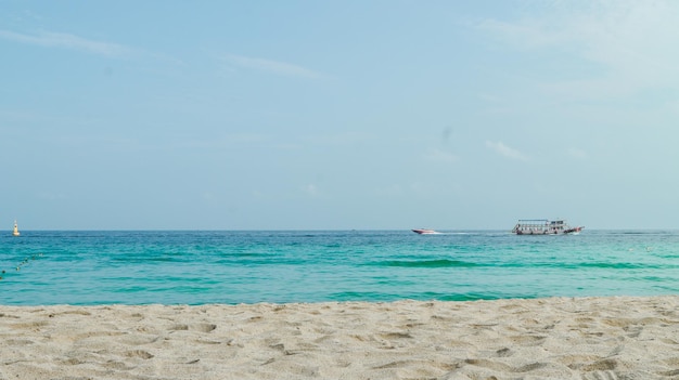 Foto hermoso mar koh larn en tailandia