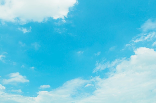 Hermoso natural de cielo azul