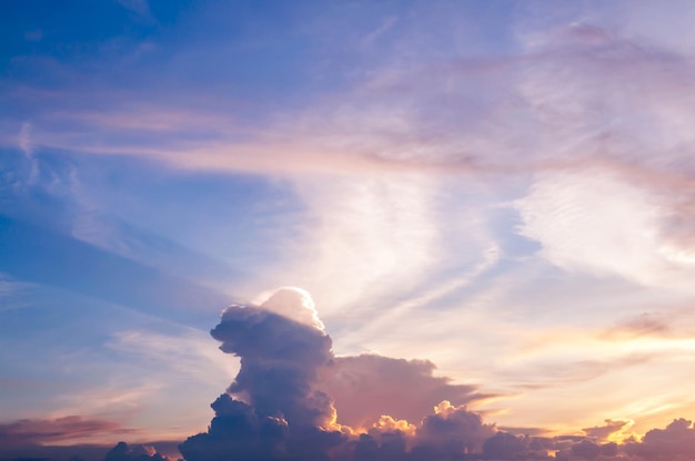 Hermoso natural de cielo azul