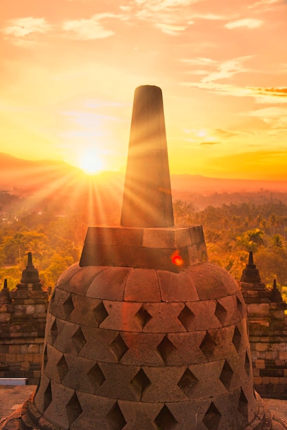 Foto el hermoso paisaje del amanecer del templo de borobudur