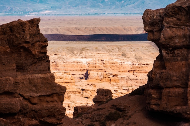 Hermoso paisaje de un cañón seco