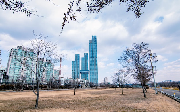 Hermoso paisaje de la construcción de la ciudad de Seúl, Corea del Sur.