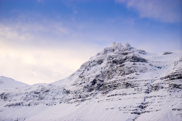 Hermoso paisaje invernal alrededor de Grundarfjordur en Islandia