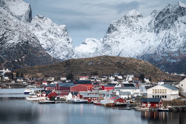 Hermoso paisaje en las islas Lofoten en invierno, Noruega