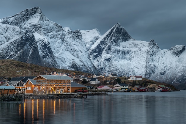 Hermoso paisaje en las islas Lofoten en invierno, Noruega