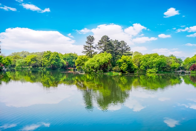 El hermoso paisaje del lago del oeste en Hangzhou