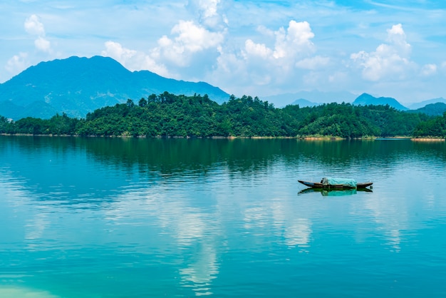 El hermoso paisaje del lago Qiandao en Hangzhou