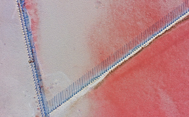 Hermoso paisaje de lago salado, color de agua rosa. Vista aérea