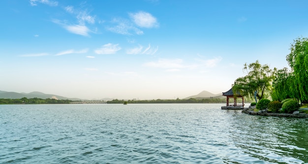 El hermoso paisaje del lago Yulong en Xuzhou
