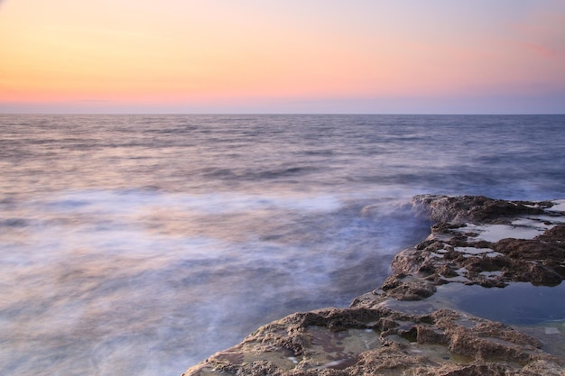 Hermoso paisaje marino Costo oeste rocoso de Crimea Europa Ucrania