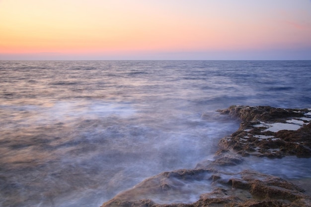 Hermoso paisaje marino Costo oeste rocoso de Crimea Europa Ucrania