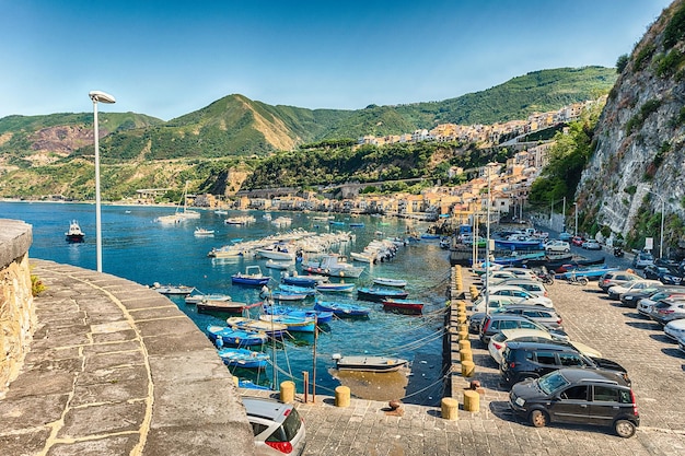 Hermoso paisaje marino en el pueblo de Scilla Calabria Italia