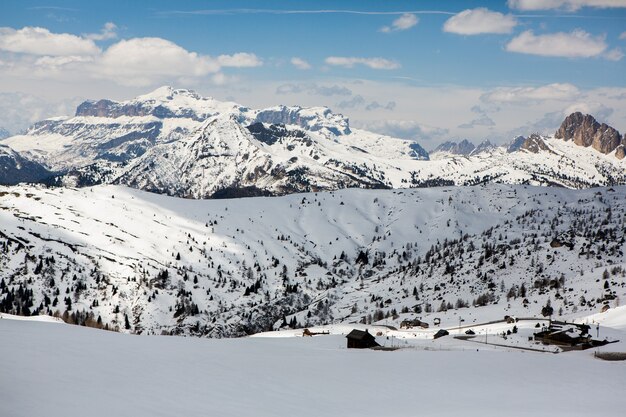 Hermoso paisaje de montaña en los Alpes italianos.