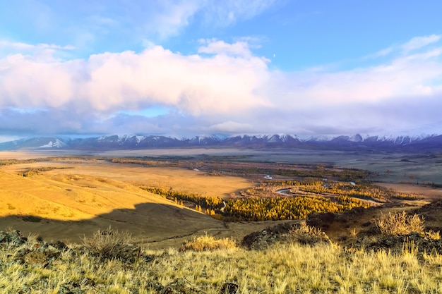 Hermoso paisaje de montaña de Altai