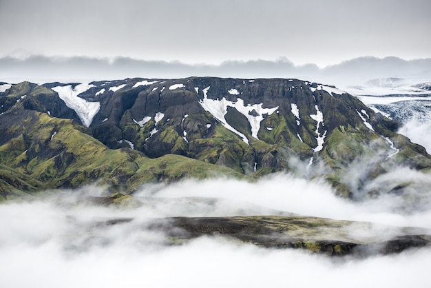 Foto hermoso paisaje de montaña en islandia