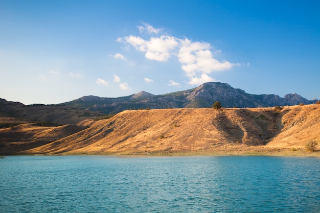 Hermoso paisaje de montaña