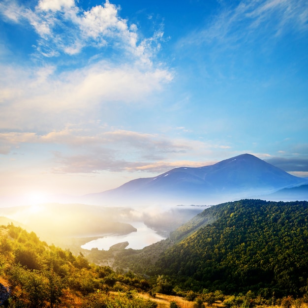 Hermoso paisaje de montaña