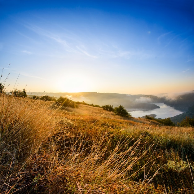 Hermoso paisaje de montaña