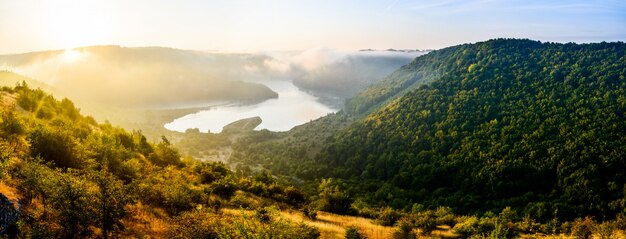 Hermoso paisaje de montaña