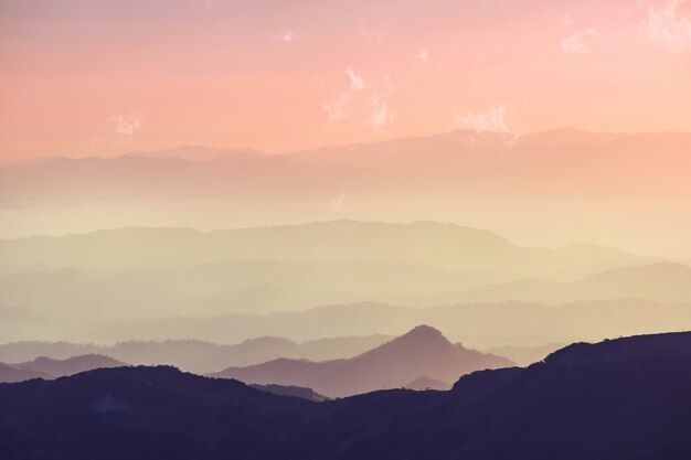 Hermoso paisaje de montañas en Costa Rica, Centroamérica