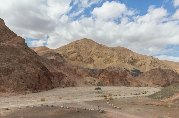 Hermoso paisaje de montañas en el desierto de Arava