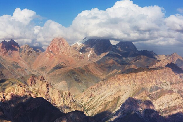 Hermoso paisaje de las montañas Fanns, Tayikistán