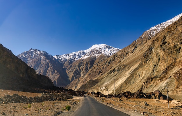 Hermoso paisaje de las montañas de KarakoramTurtuk, un pequeño y hermoso puebloLehLadakhnorte de la India