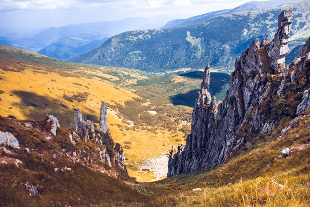 Hermoso paisaje de montañas