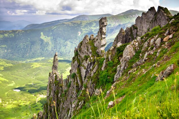 Hermoso paisaje de montañas