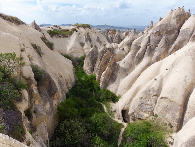 Hermoso paisaje montañoso de Capadocia