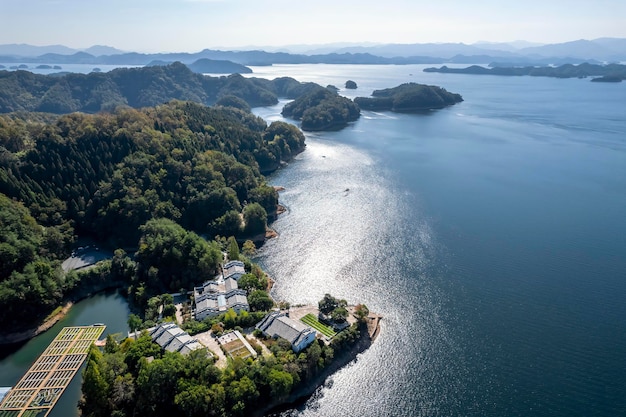 El hermoso paisaje natural del lago Qiandao, provincia de Zhejiang, China