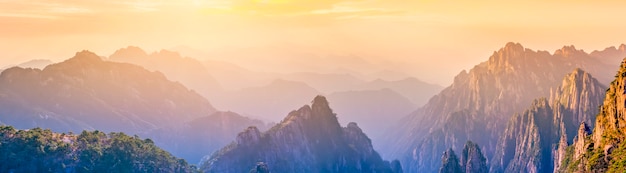 El hermoso paisaje natural de la montaña Huangshan en China