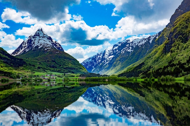 Hermoso paisaje natural de la naturaleza Noruega.