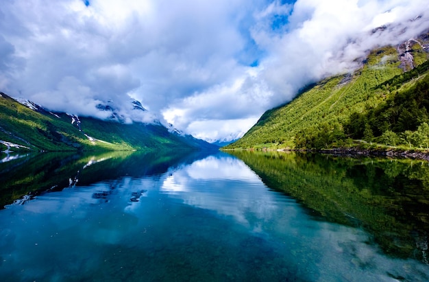 Hermoso paisaje natural de la naturaleza Noruega.