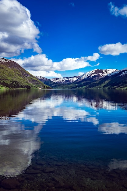 Hermoso paisaje natural de la naturaleza Noruega.