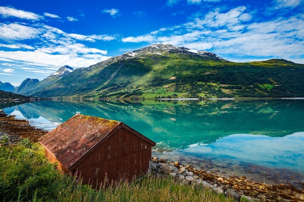 Hermoso paisaje natural de la naturaleza Noruega.