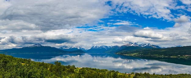 Hermoso paisaje natural de Nature Norway.