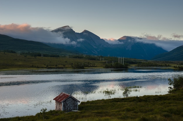 El hermoso paisaje de Noruega en verano de 2014