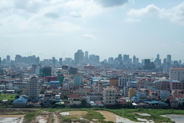 Hermoso paisaje de paisaje urbano con edificios de la ciudad alrededor de la ciudad de phnom penh