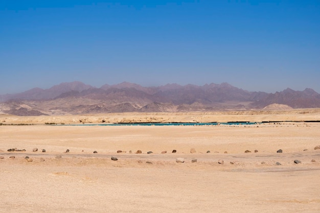 Hermoso paisaje en el parque nacional Ras Mohammed Sinaí Egipto Desierto y lago