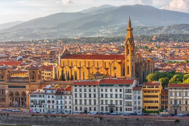 Hermoso paisaje sobre el panorama sobre la vista histórica de Florencia desde el punto de Piazzale Michelangelo Italia