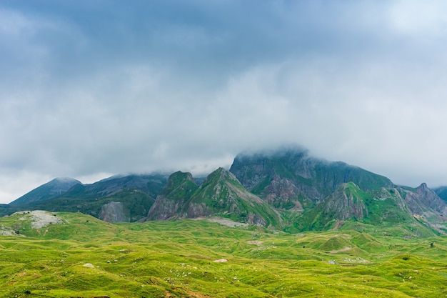 Hermoso paisaje de verano en Savsat, provincia de Artvin, Turquía