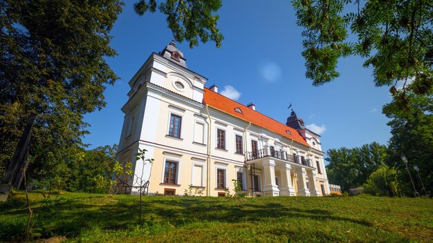 Hermoso palacio en Bielorrusia